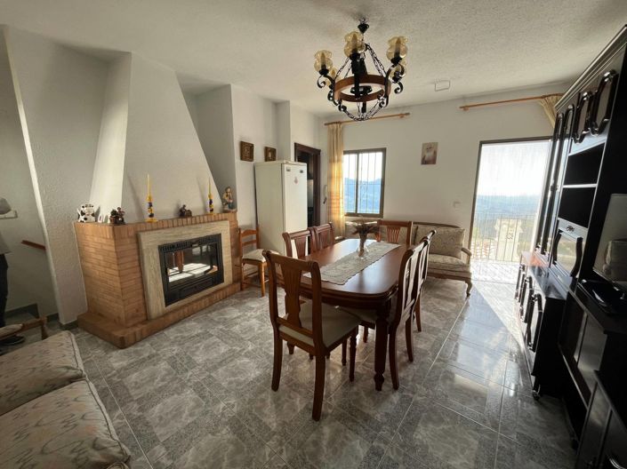 Image No.18-4 Bed Townhouse for sale