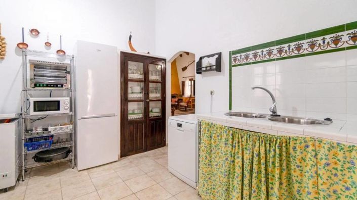 Image No.10-13 Bed Property for sale