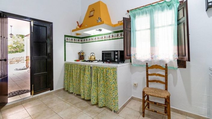 Image No.11-13 Bed Property for sale