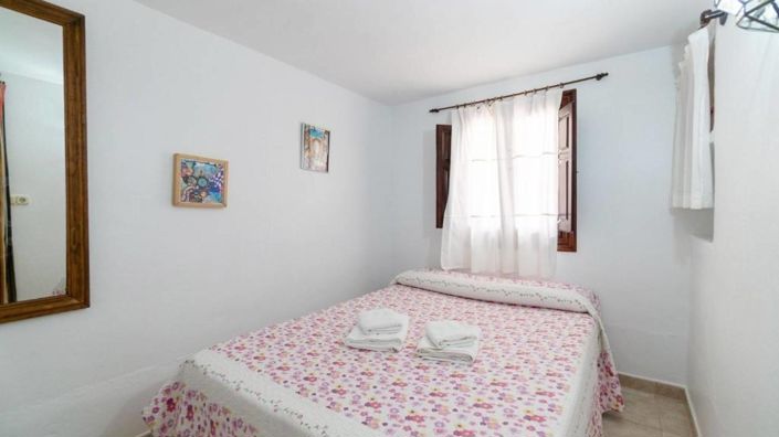 Image No.18-13 Bed Property for sale