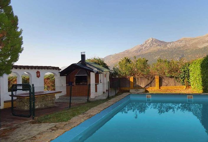 Image No.2-13 Bed Property for sale