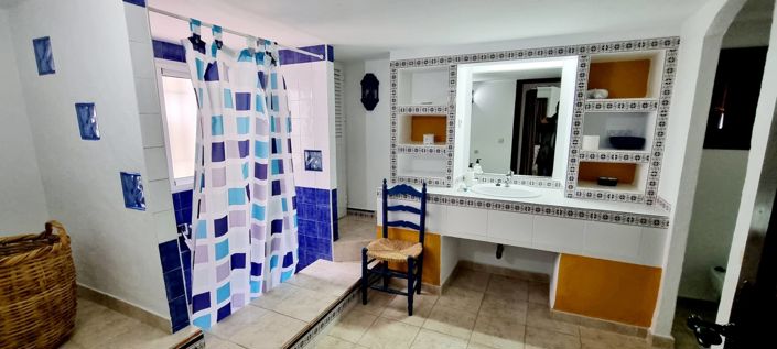 Image No.22-13 Bed Property for sale