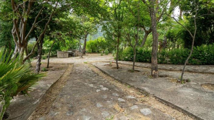 Image No.34-13 Bed Property for sale