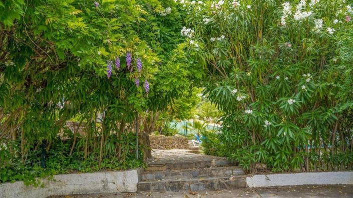 Image No.35-13 Bed Property for sale