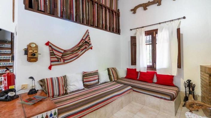 Image No.6-13 Bed Property for sale