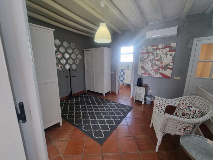 Image No.20-6 Bed Property for sale