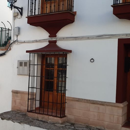 Image No.31-6 Bed Property for sale