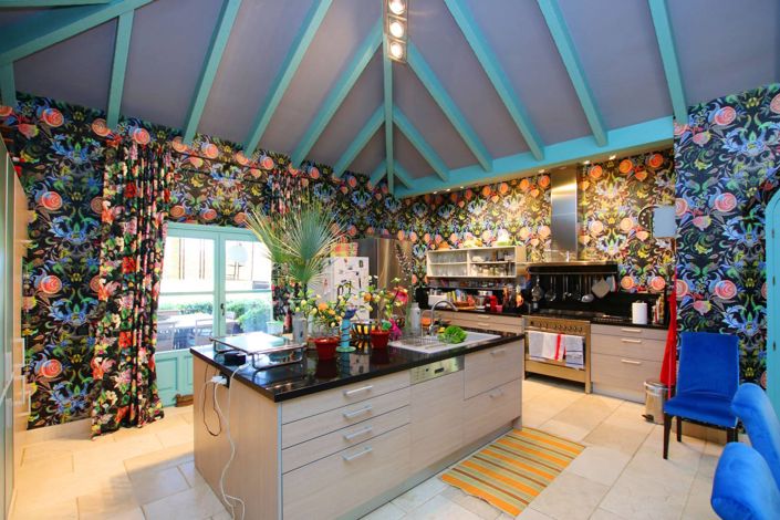 Image No.17-7 Bed Property for sale