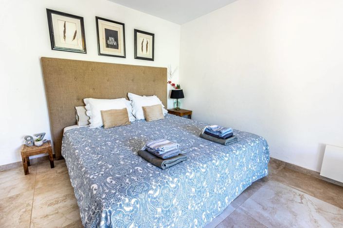 Image No.24-10 Bed Property for sale