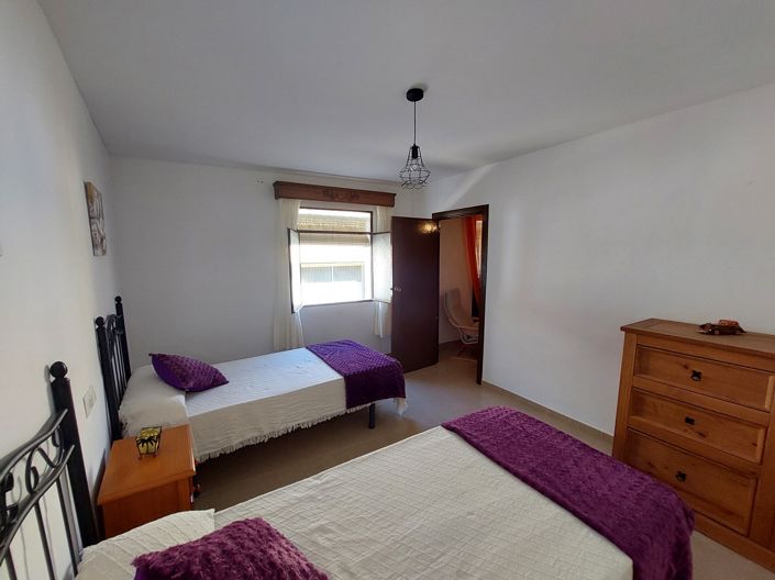 Image No.14-3 Bed Townhouse for sale