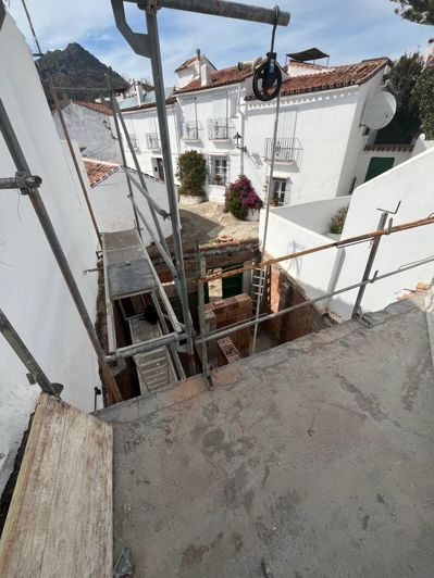 Image No.9-2 Bed Property for sale