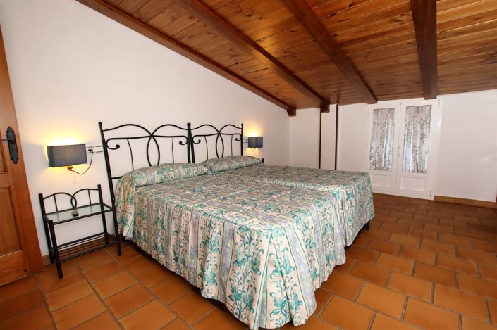 Image No.13-4 Bed Townhouse for sale