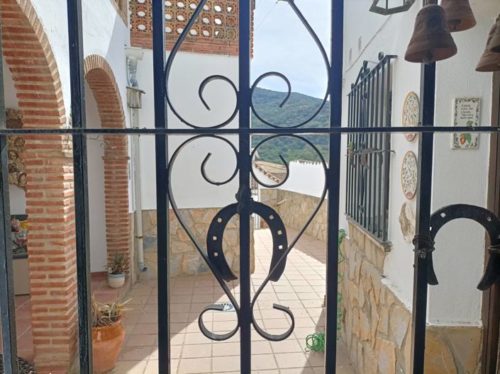 Image No.18-4 Bed Village House for sale