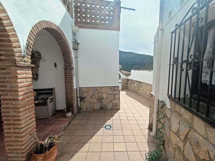 Image No.28-4 Bed Village House for sale