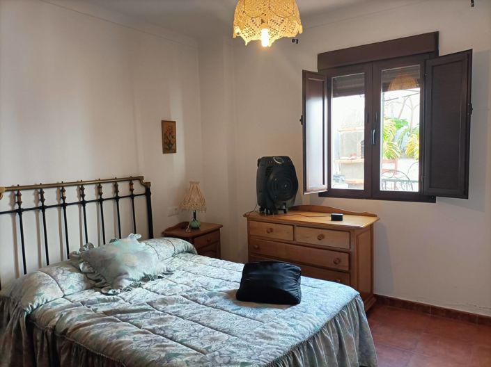 Image No.15-5 Bed Townhouse for sale