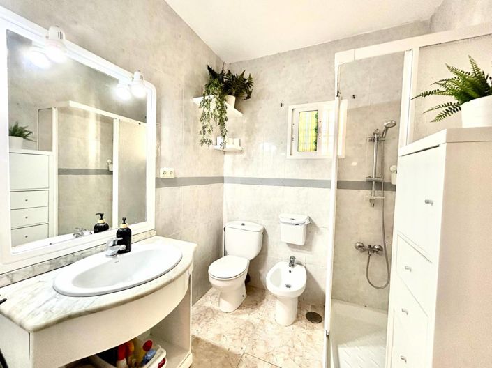 Image No.13-5 Bed Townhouse for sale