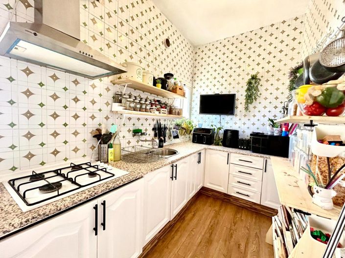 Image No.14-5 Bed Townhouse for sale