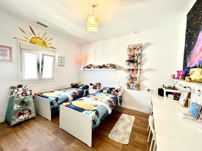 Image No.17-5 Bed Townhouse for sale