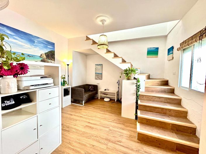 Image No.20-5 Bed Townhouse for sale