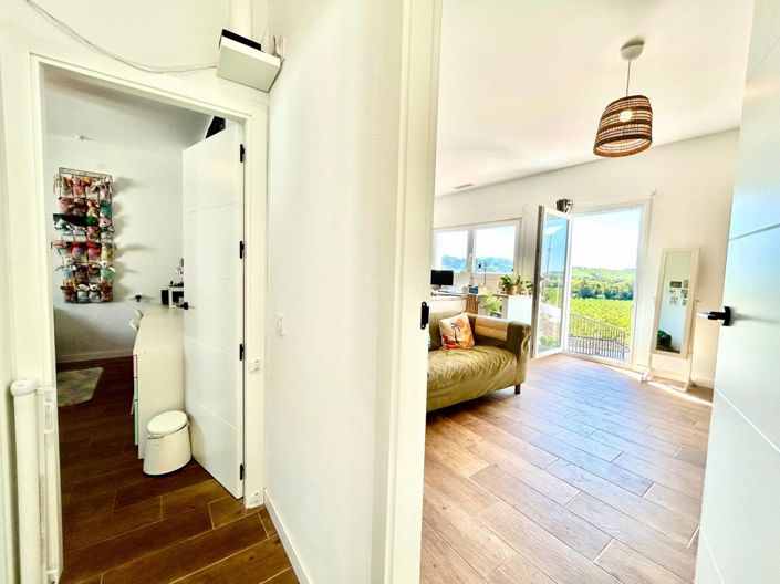 Image No.21-5 Bed Townhouse for sale