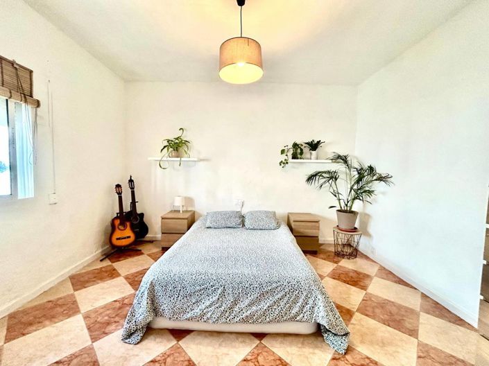 Image No.26-5 Bed Townhouse for sale