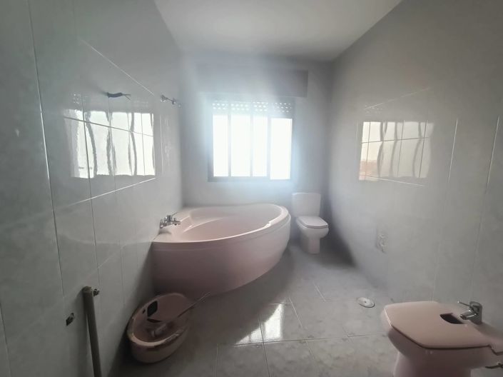 Image No.11-6 Bed Townhouse for sale