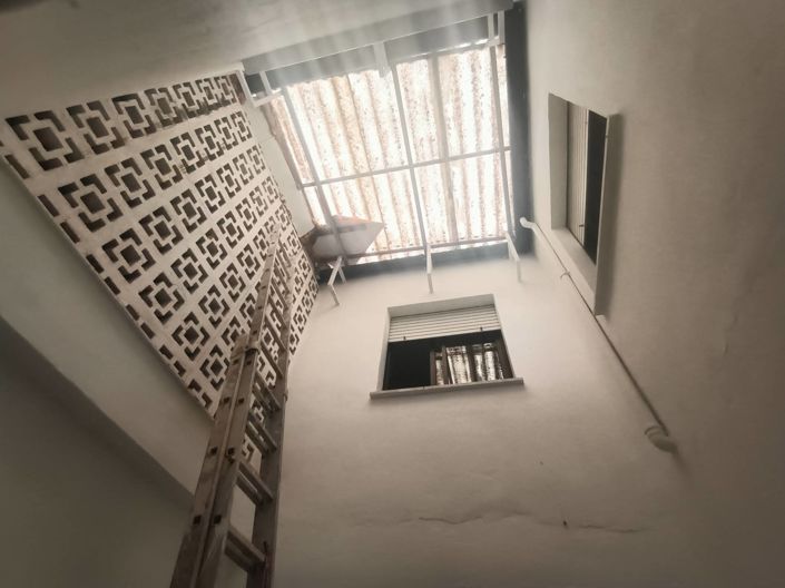 Image No.12-6 Bed Townhouse for sale