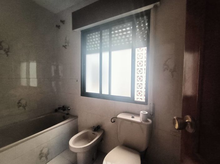 Image No.16-6 Bed Townhouse for sale