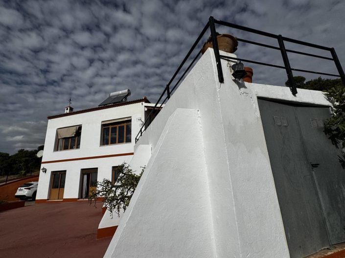 Image No.30-4 Bed Country House for sale