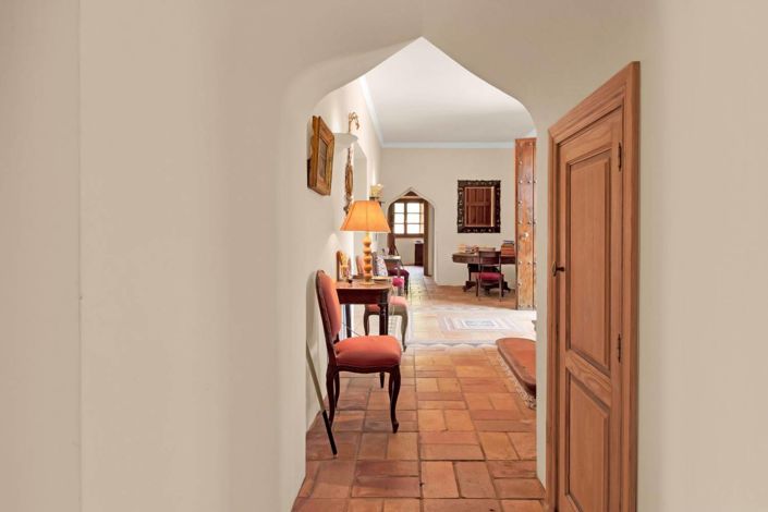 Image No.14-5 Bed Property for sale