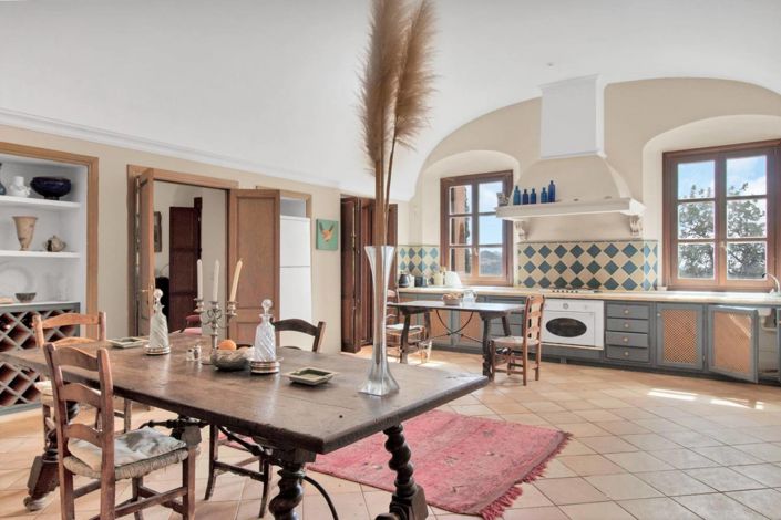 Image No.18-5 Bed Property for sale