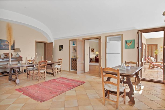 Image No.19-5 Bed Property for sale