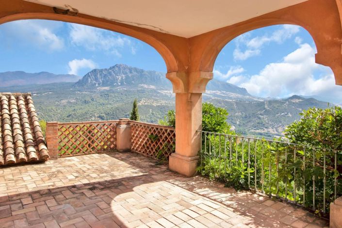 Image No.22-5 Bed Property for sale