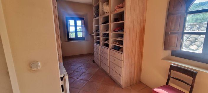 Image No.25-5 Bed Property for sale