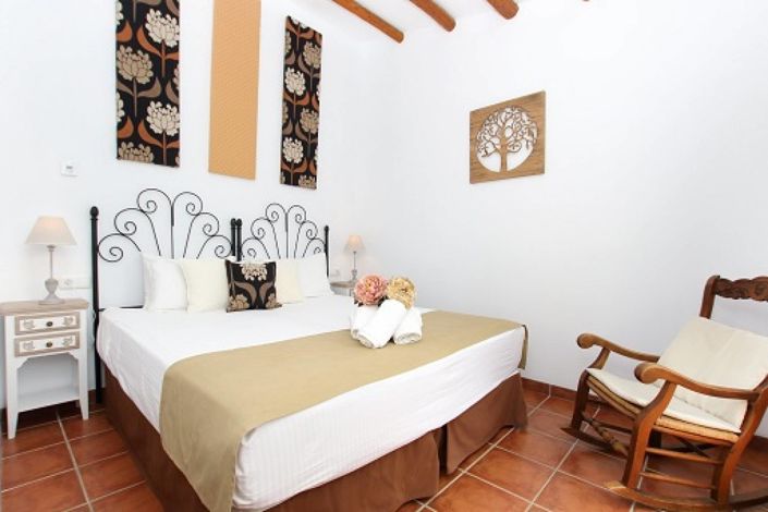 Image No.13-17 Bed Property for sale