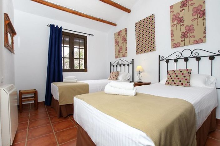 Image No.15-17 Bed Property for sale