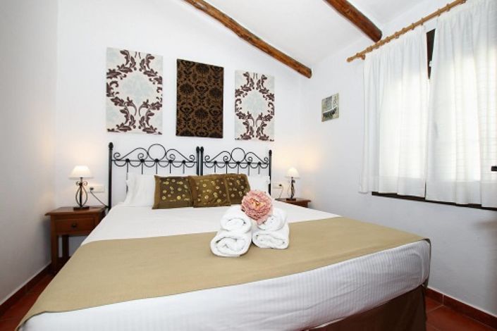 Image No.16-17 Bed Property for sale