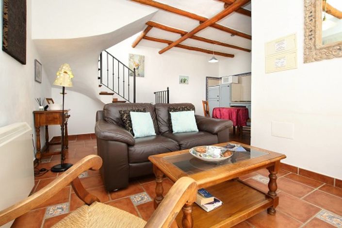 Image No.18-17 Bed Property for sale