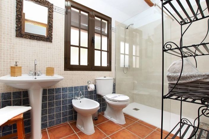 Image No.19-17 Bed Property for sale