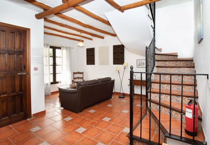 Image No.25-17 Bed Property for sale