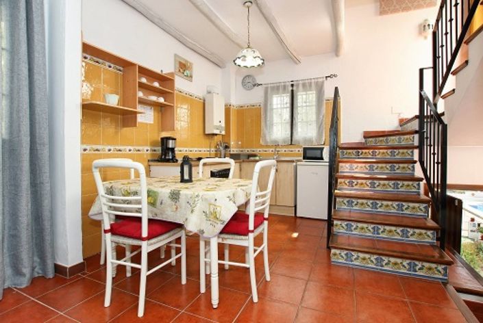 Image No.7-17 Bed Property for sale