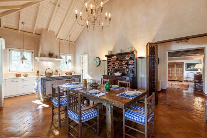 Image No.19-4 Bed Property for sale