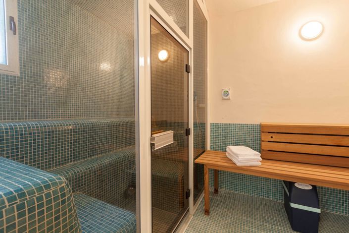 Image No.21-4 Bed Property for sale