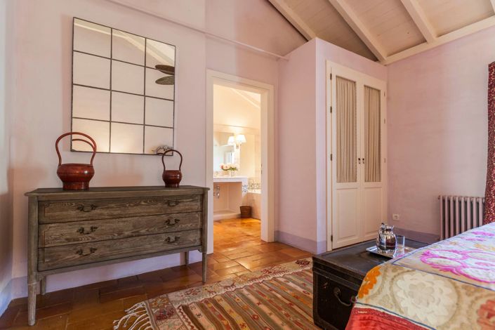 Image No.30-4 Bed Property for sale