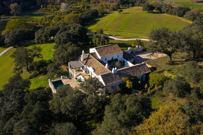 Image No.4-4 Bed Property for sale