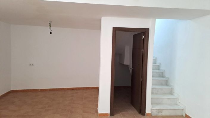 Image No.14-3 Bed Townhouse for sale