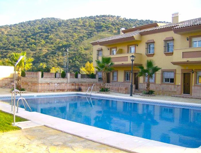 Image No.24-3 Bed Townhouse for sale