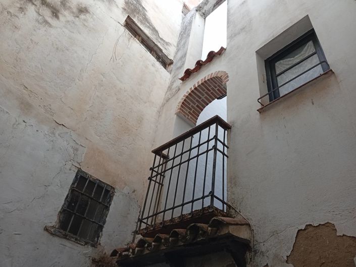 Image No.10-6 Bed Townhouse for sale