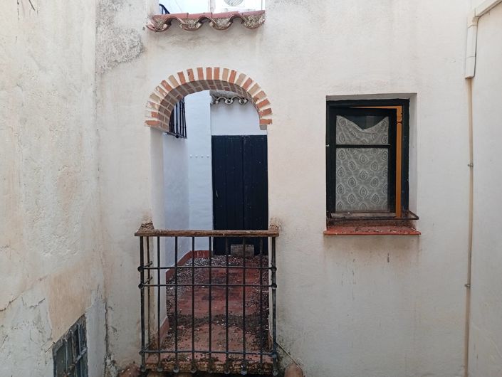 Image No.19-6 Bed Townhouse for sale