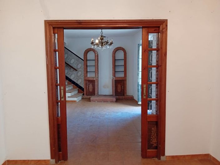 Image No.23-6 Bed Townhouse for sale